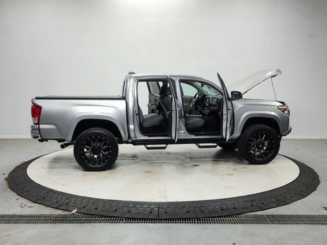 Used 2017 Silver Toyota SR5 image 17