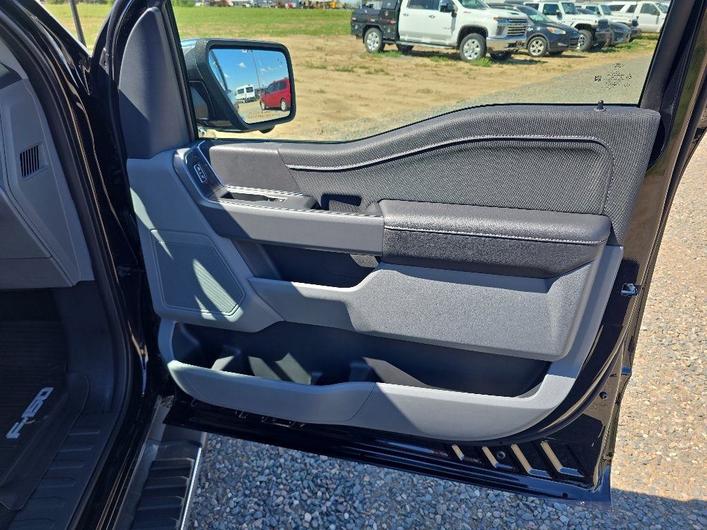 New 2026 Agate Black Metallic Ford XLT image 38