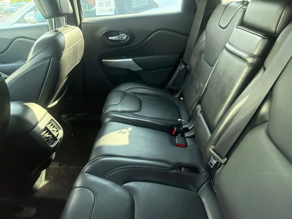 Used 2018 Black Jeep Overland image 10