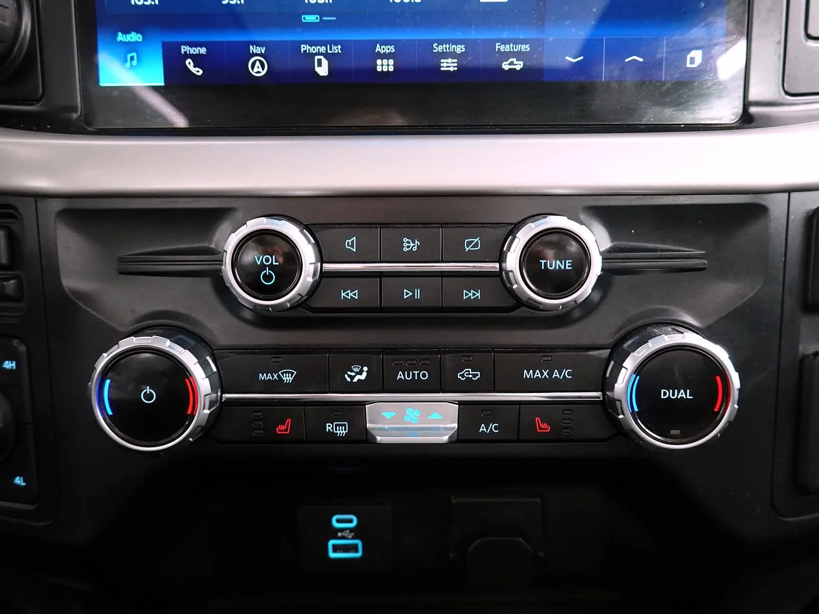 Used 2023 Agate Black Metallic Ford XLT image 24
