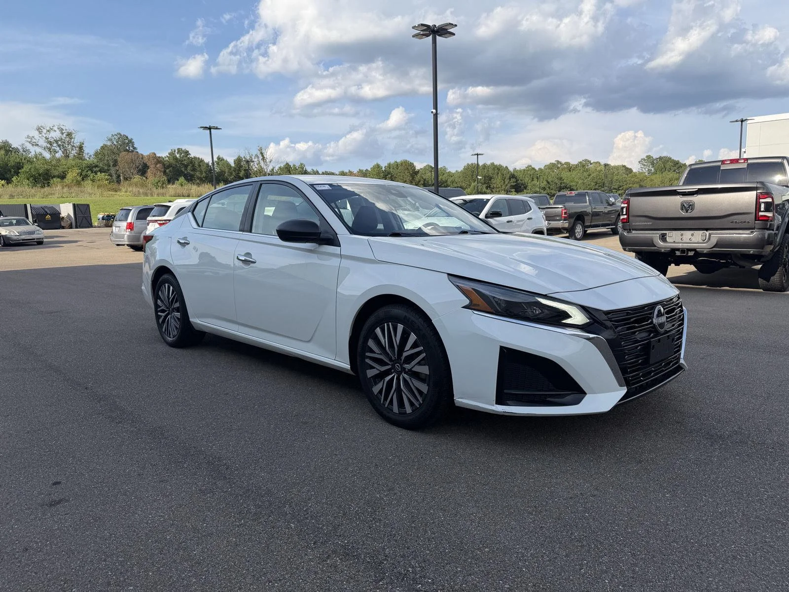 Used 2025 Glacier White Nissan SV image 3
