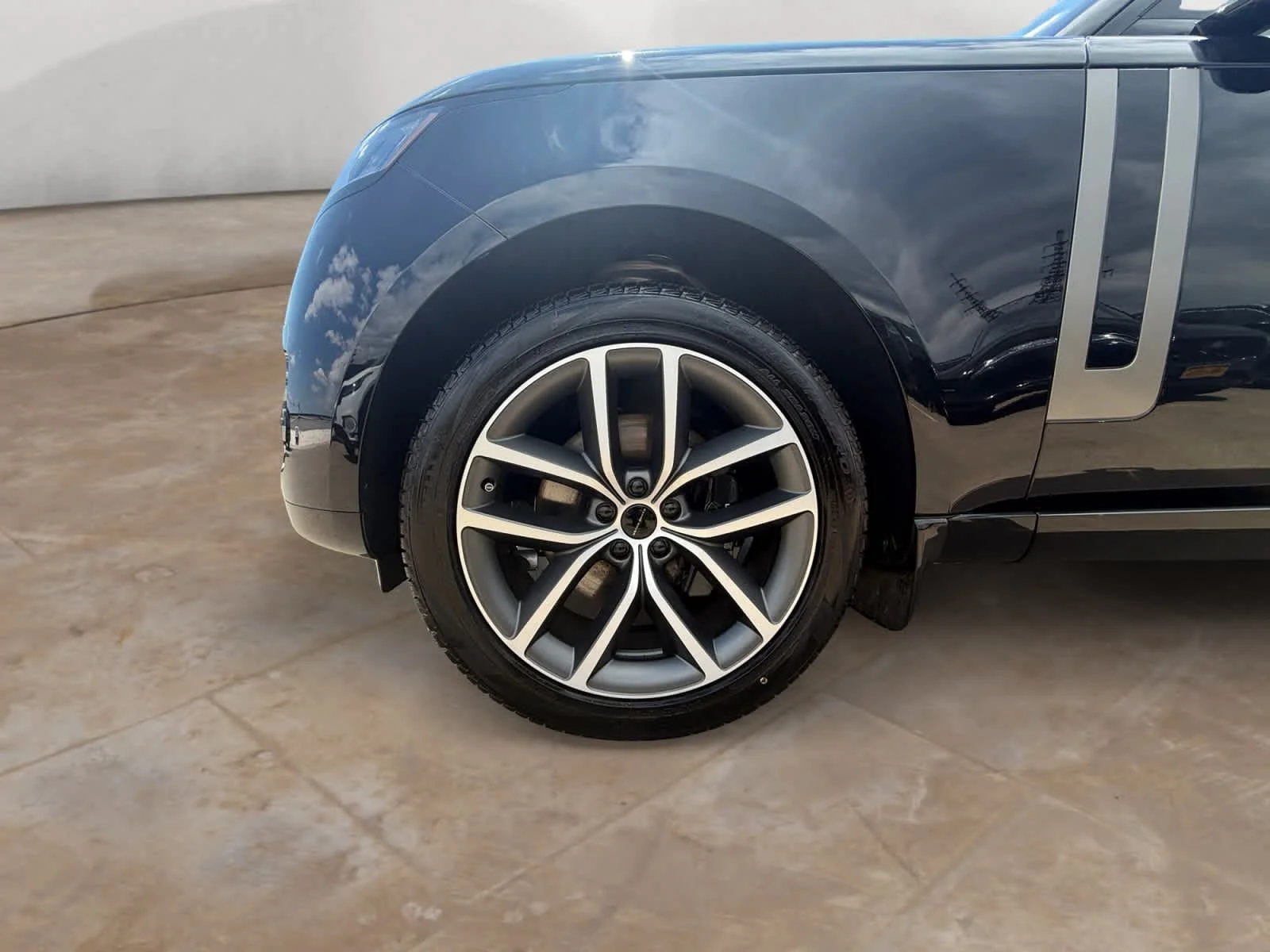 New 2026 Santorini Black Land Rover SE image 14