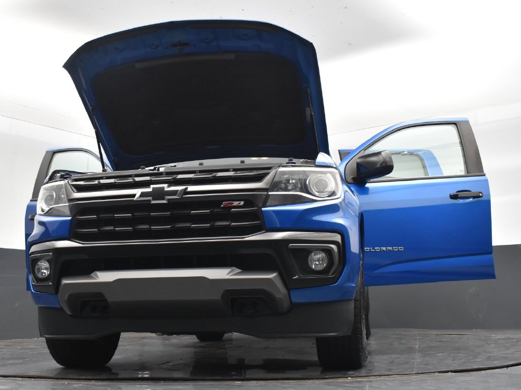 Used 2021 Blue Chevrolet Z71 image 39