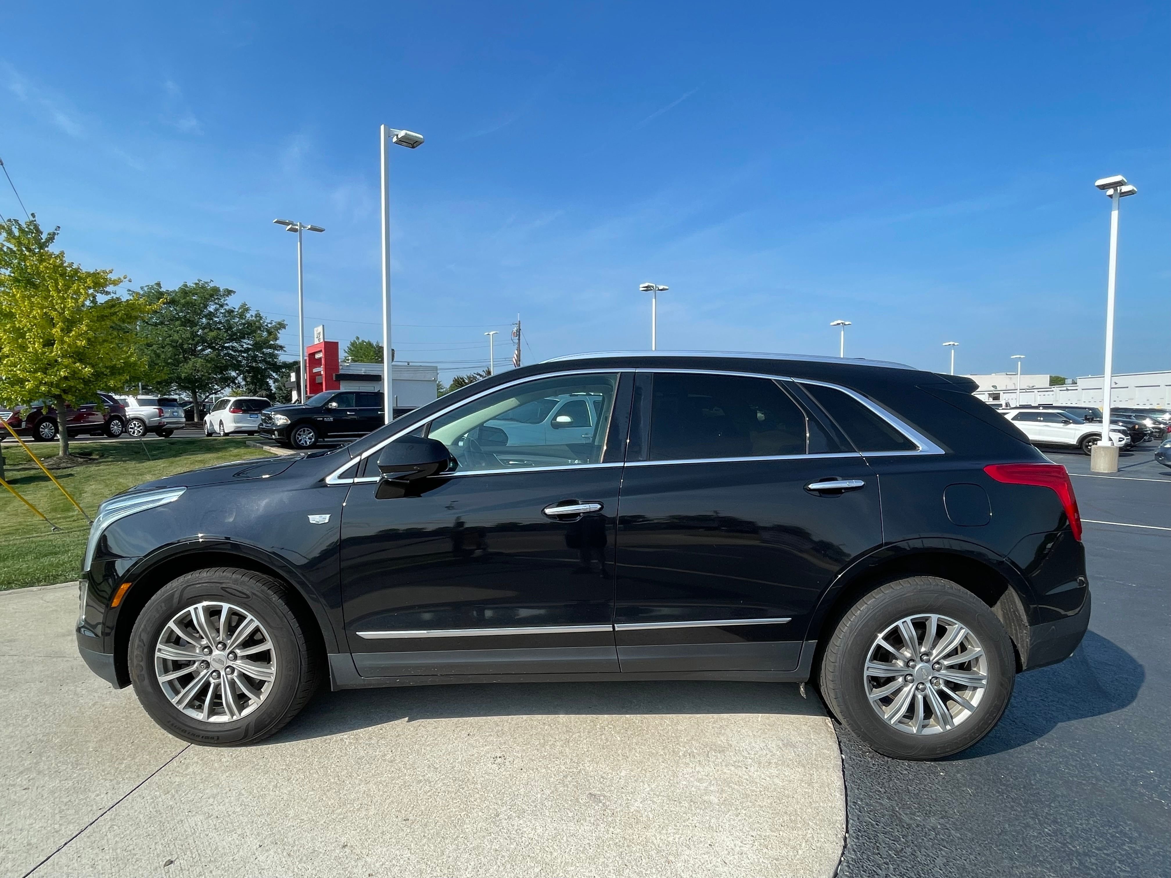 Used 2017 Stellar Black Metallic Cadillac Luxury image 4