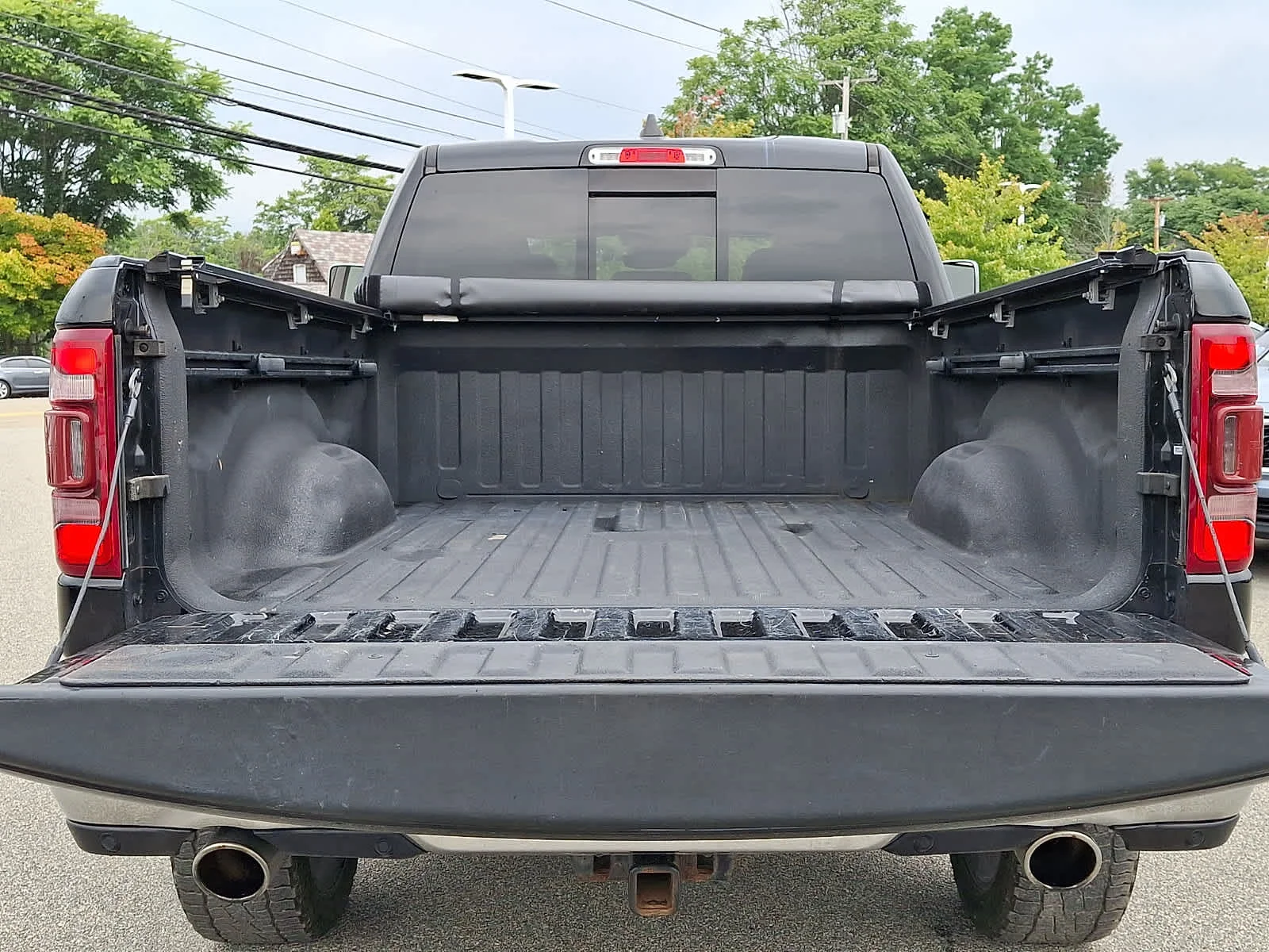 Used 2019 Diamond Black Crystal Pearl Ram Limited image 32