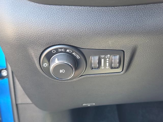 New 2026 Hydro Blue Pearl-Coat Exterior Paint Jeep Latitude image 27