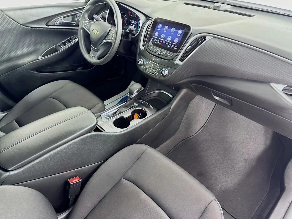 Used 2024 White Chevrolet LT image 35
