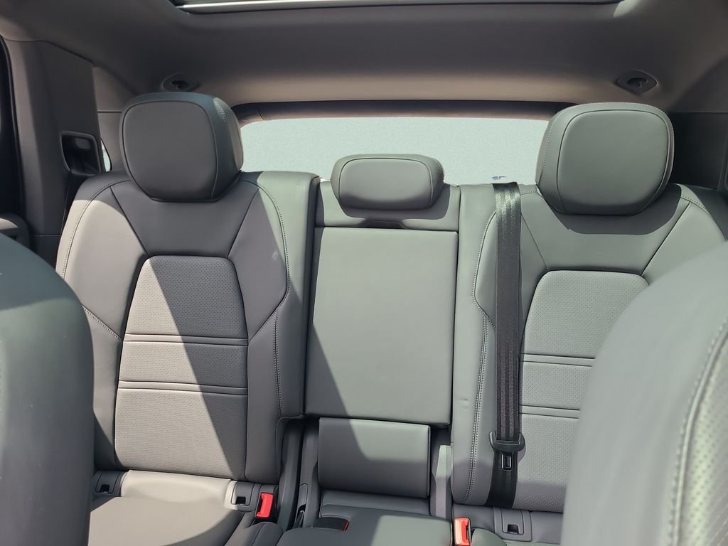 Used 2021  Porsche Base image 10