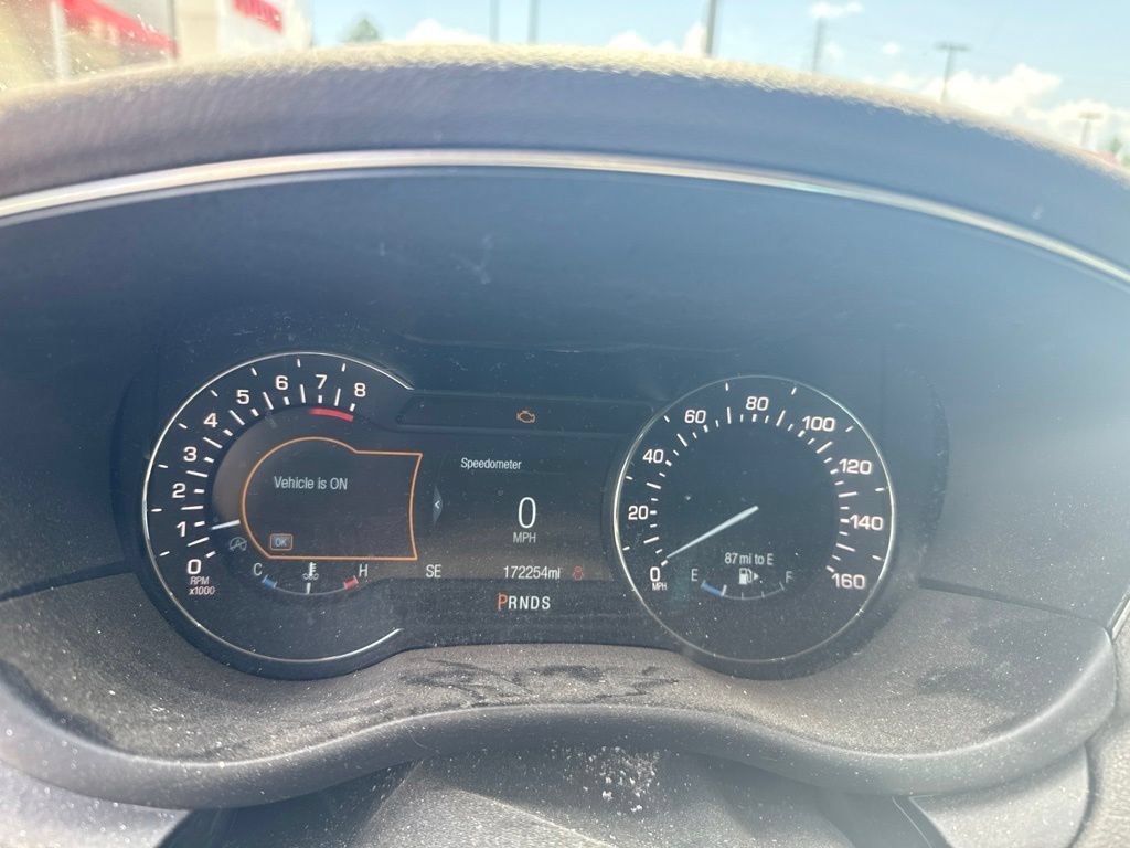Used 2017  Lincoln Reserve image 1