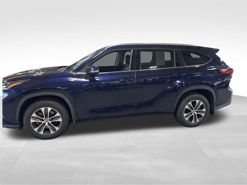 Used 2021  Toyota XLE image 5