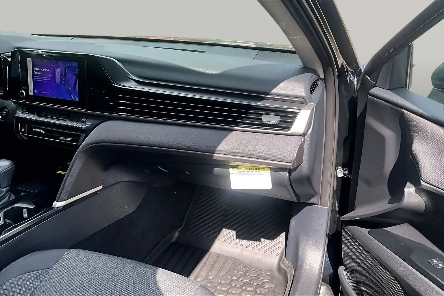 2025 Toyota Camry LE - Photo 19