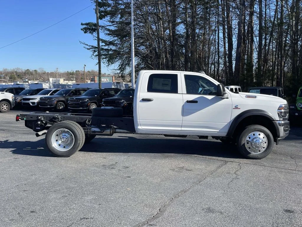 New 2026 Bright White Clear-Coat Exterior Paint RAM Tradesman image 9