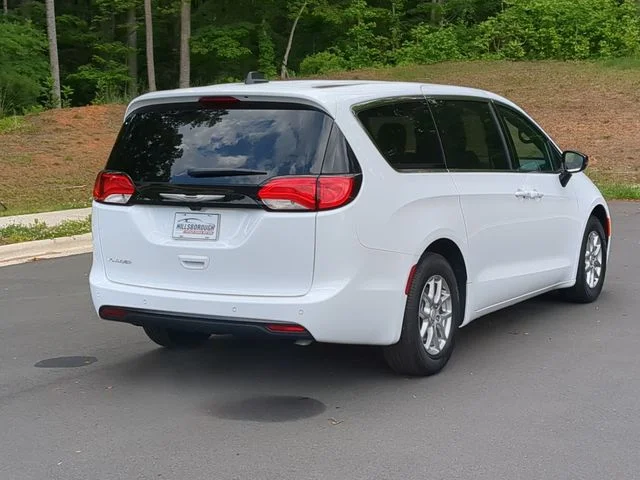 New 2025 Bright White Clear-Coat Exterior Paint Chrysler LX image 13
