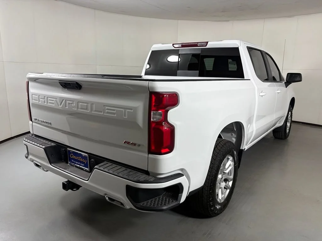New 2026 Summit White Chevrolet RST image 10
