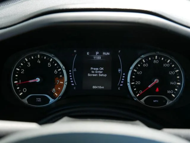Used 2018 Red Jeep Latitude image 21