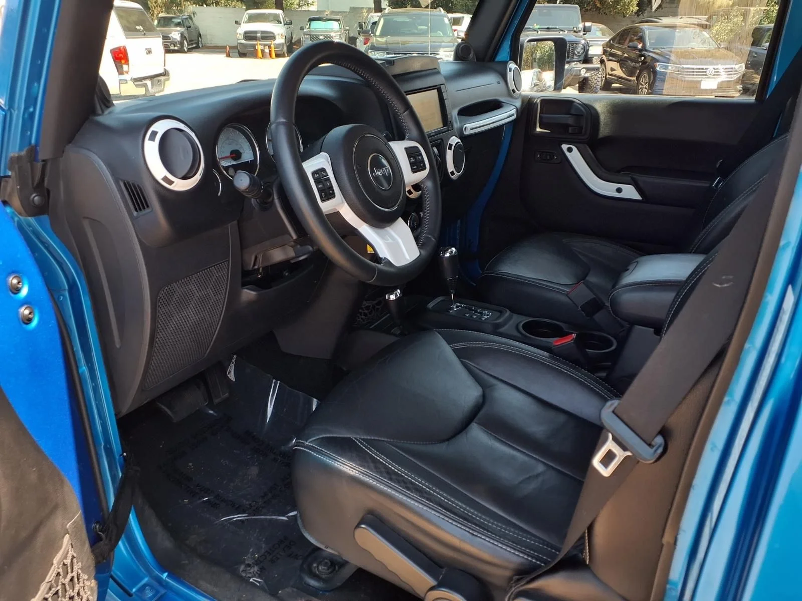 Used 2014 Blue Jeep Unlimited Sahara image 17