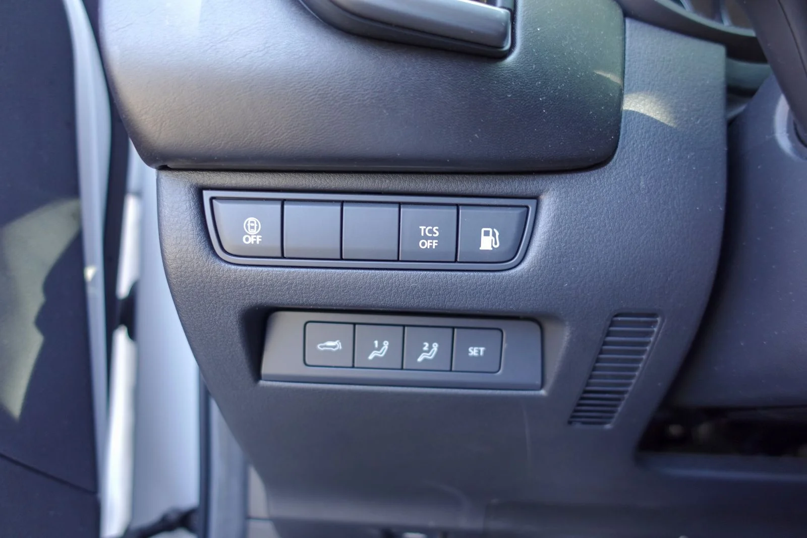 Certified Used 2025 Wind Chill Pearl Mazda Premium image 19