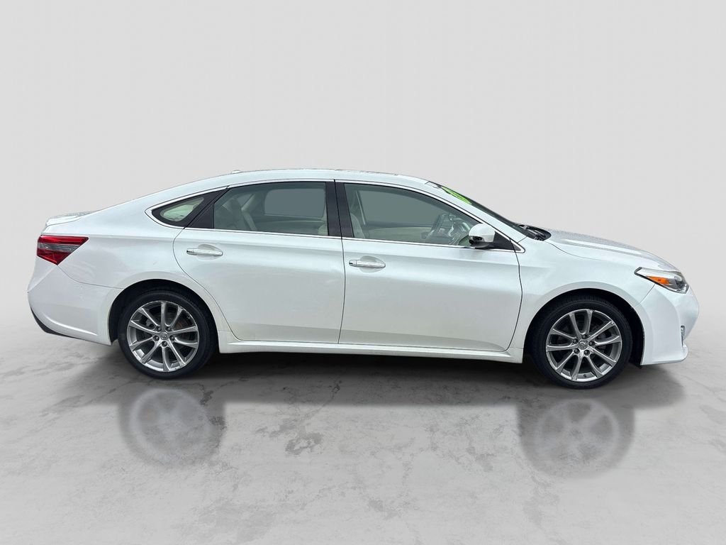Used 2014 White Toyota XLE Touring image 5