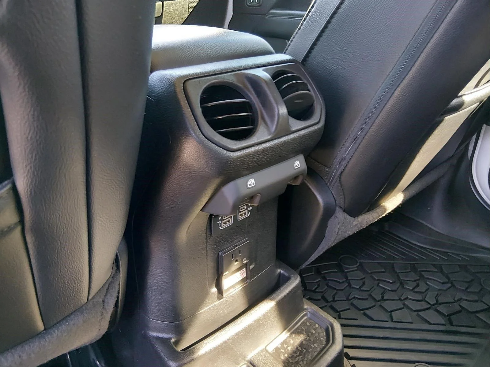 Used 2020 Bright White Clearcoat Jeep Sahara Altitude image 18