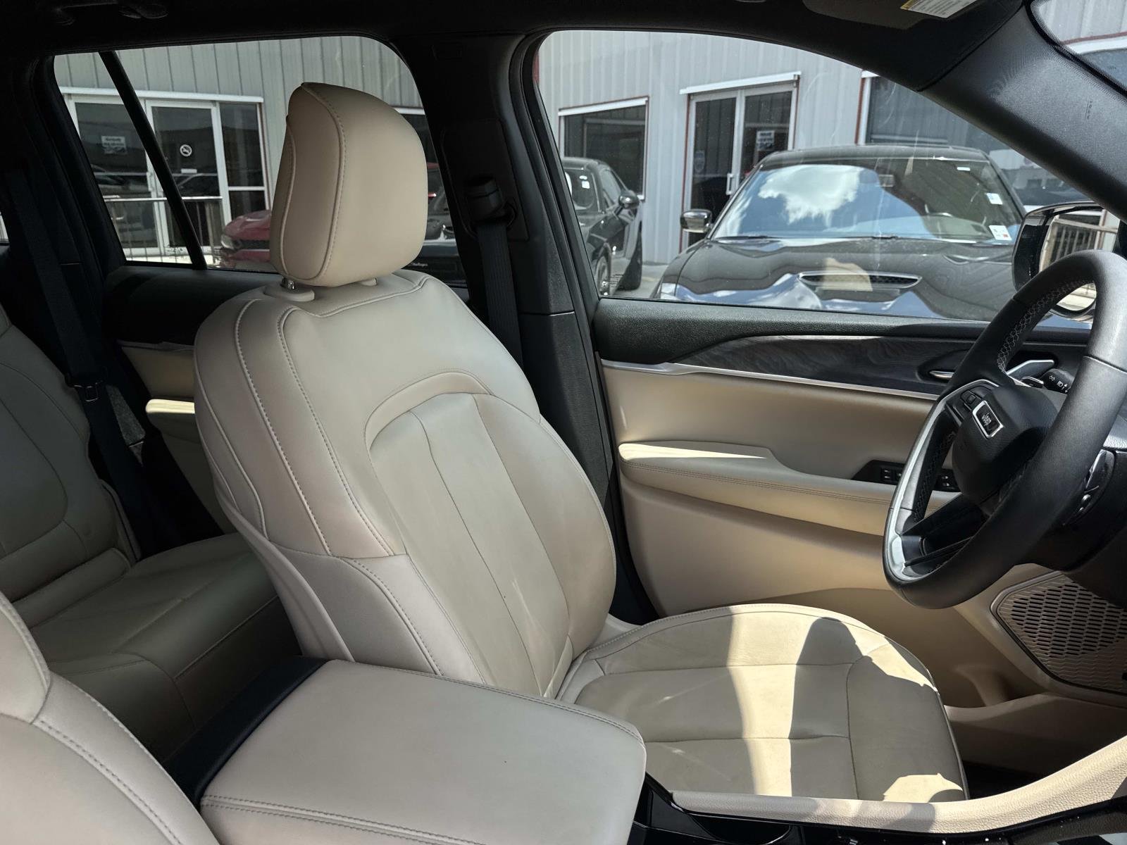 Used 2023 Bright White Clearcoat Jeep Limited image 10