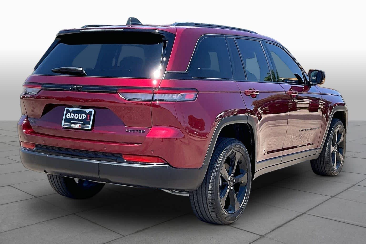 Used 2025 Velvet Red Pearlcoat Jeep Limited image 13