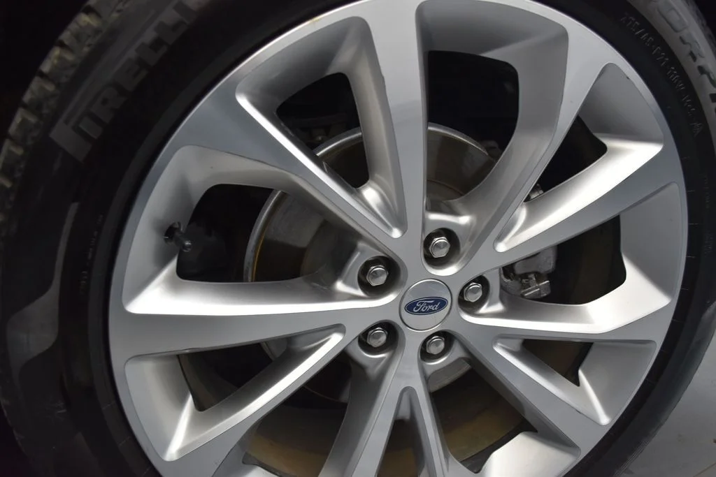 Used 2021 Black Metallic Ford Platinum image 20