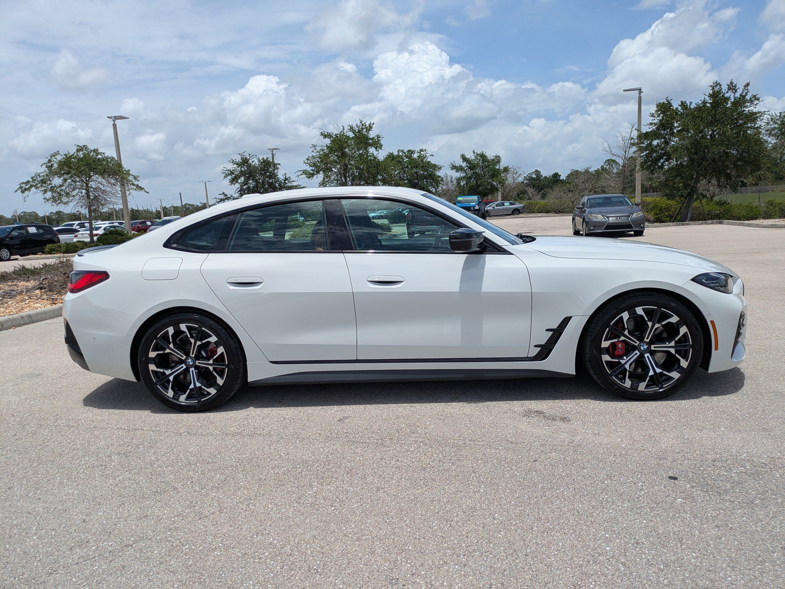 Used 2023 Alpine White BMW M440i image 3