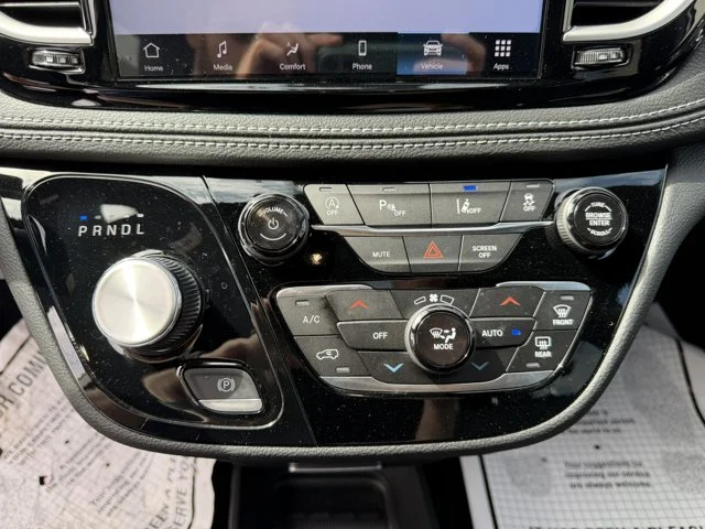 2026 Chrysler Pacifica Select - Photo 11