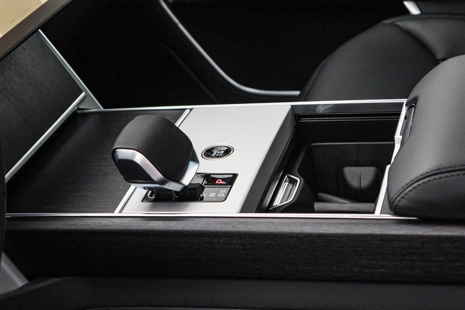 2026 Land Rover Range Rover SE - Photo 29