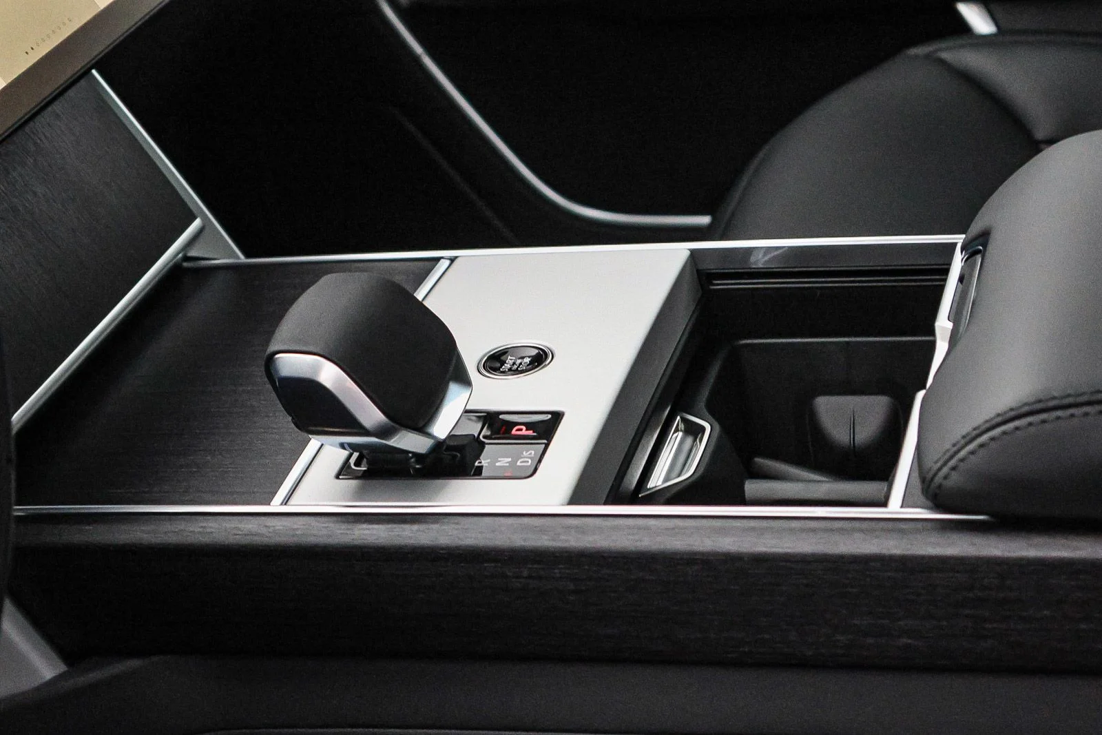 2026 Land Rover Range Rover SE - Photo 29