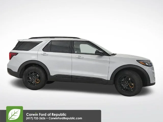 New 2026 Space White Metallic Ford Tremor® image 40