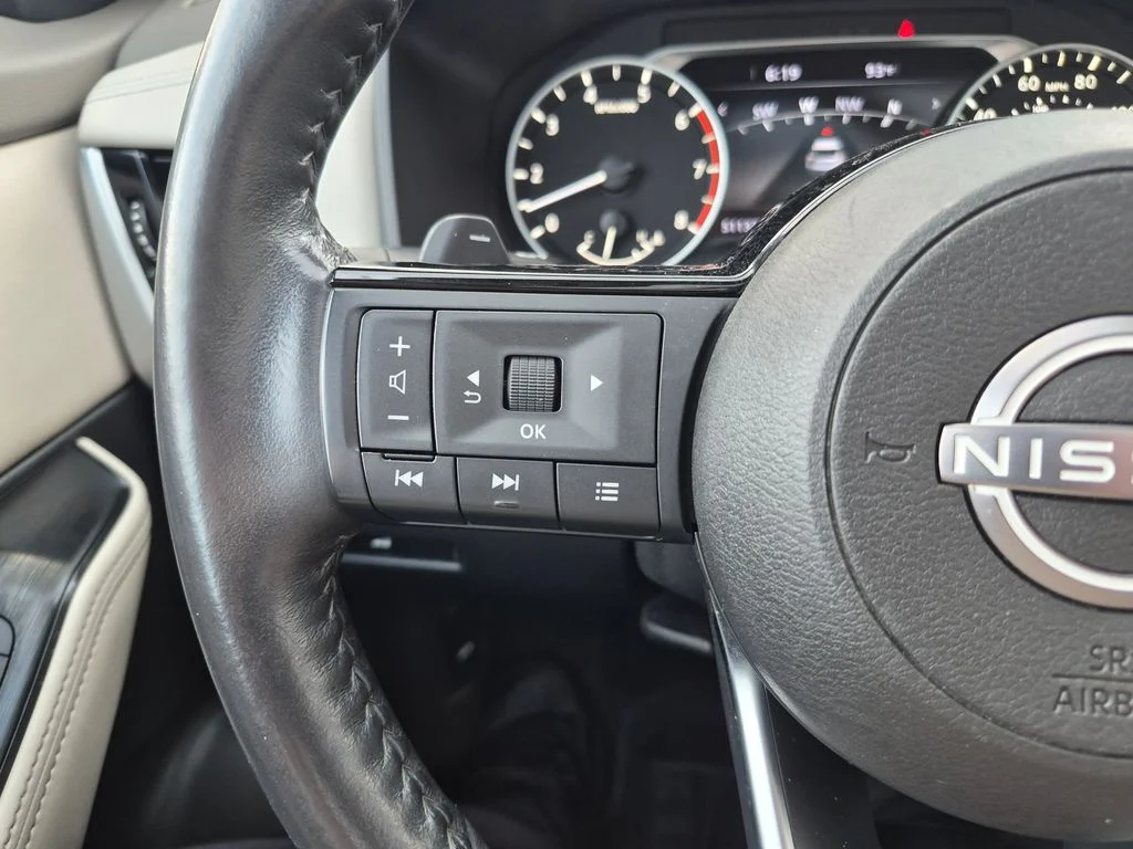 Used 2023 White Nissan SL image 25