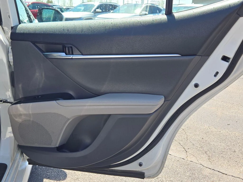 2020 Toyota Camry XLE - Photo 12