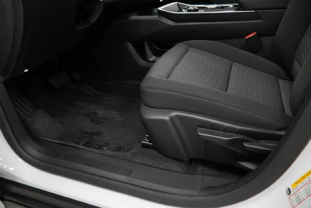 New 2027 Summit White Chevrolet LT image 23