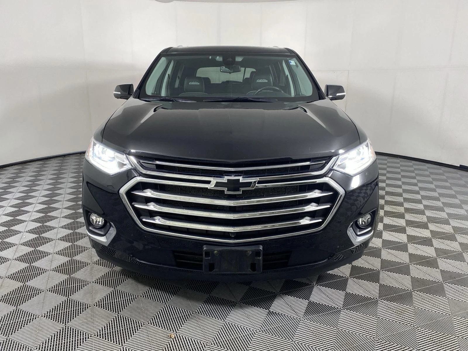 Used 2020 Mosaic Black Metallic Chevrolet High Country image 2