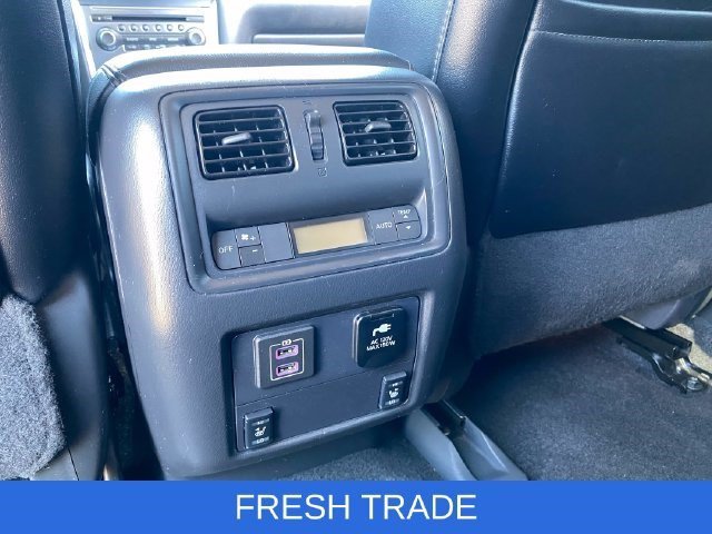 Used 2018 Caspian Blue Nissan SL image 19