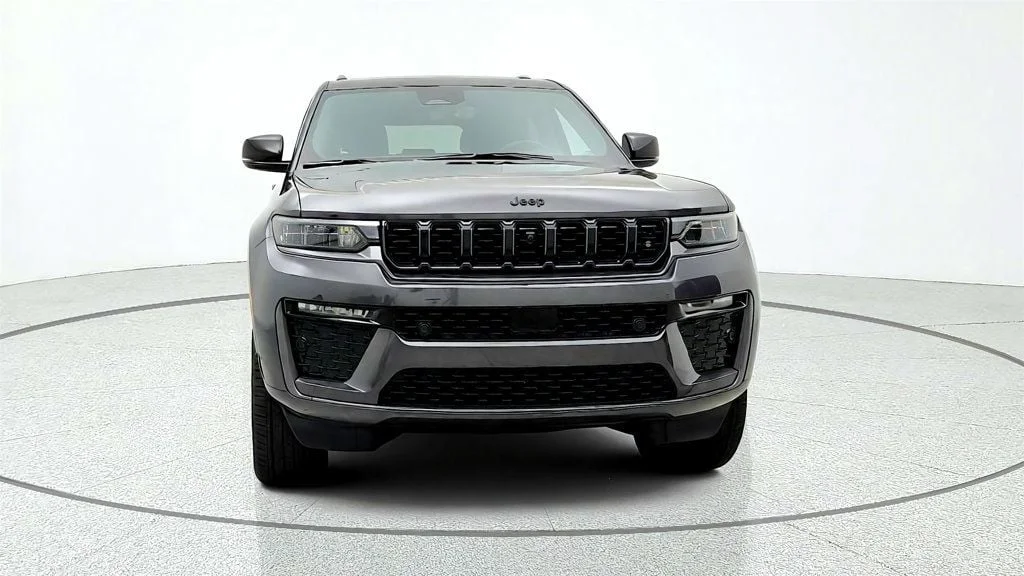 Used 2026 Baltic Gray Metallic Clearcoat Jeep Summit 4x4 w/ Obsidian Pkg image 2