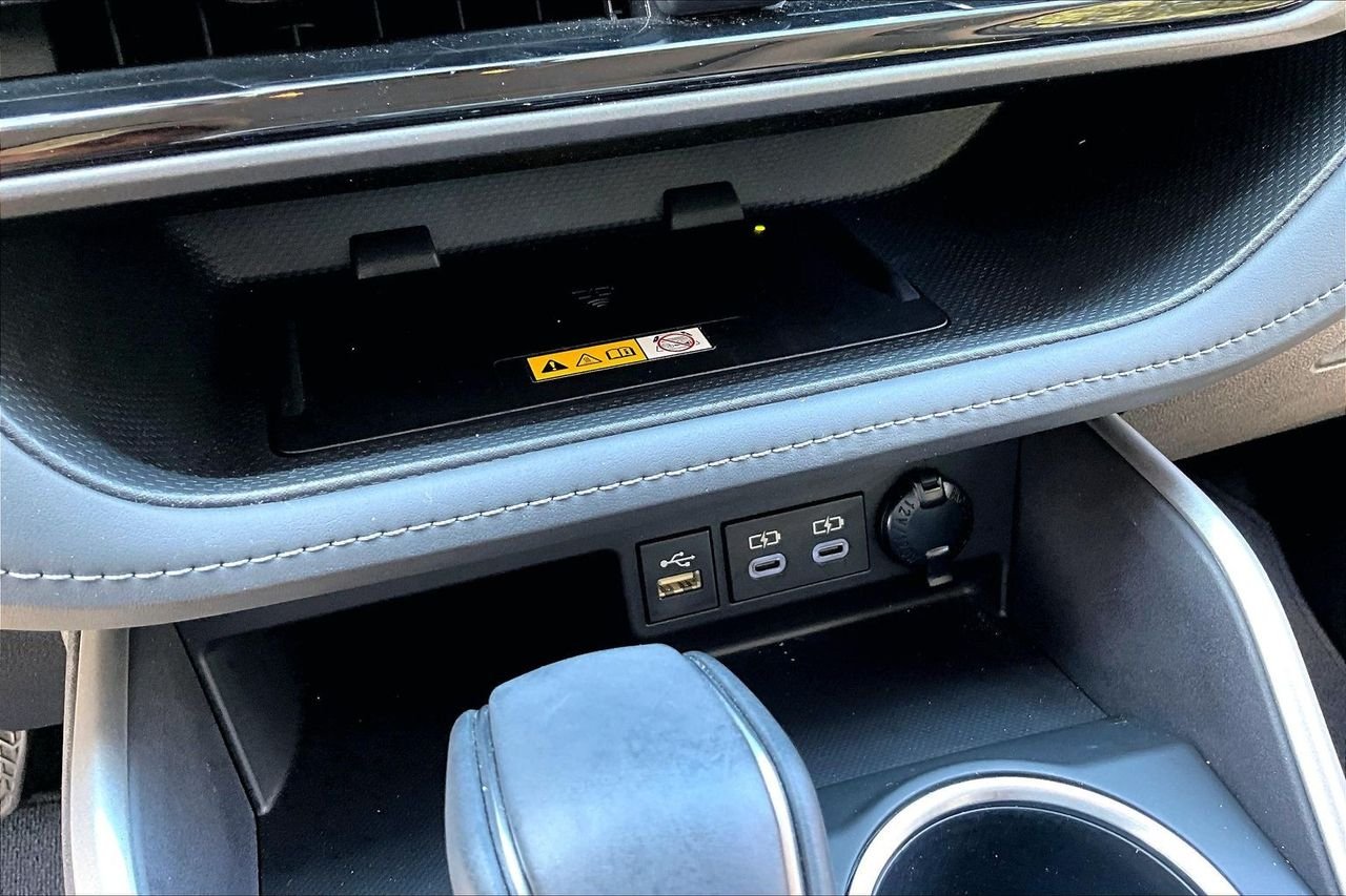 Used 2023  Toyota XLE image 26