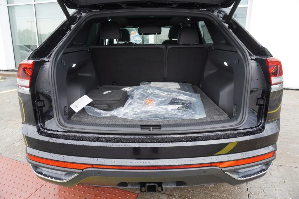 New 2026 Black Volkswagen SE w/Technology image 30