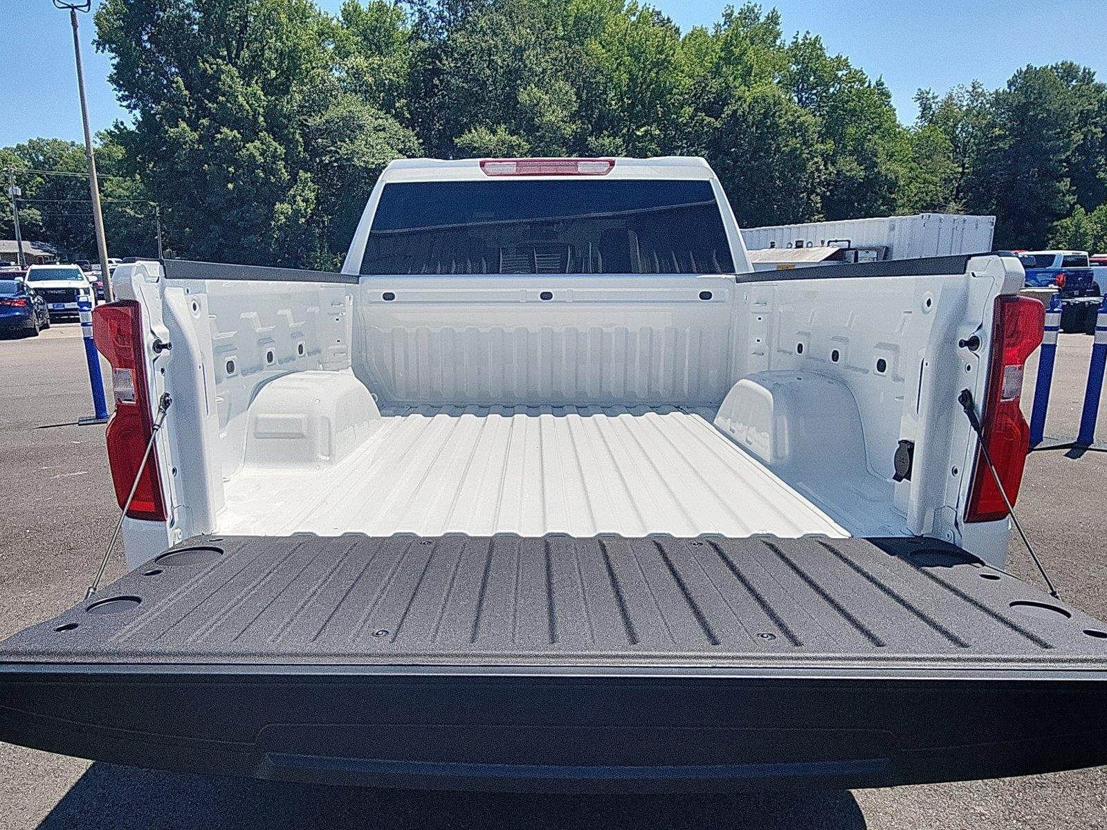 New 2026 Summit White Chevrolet RST image 25
