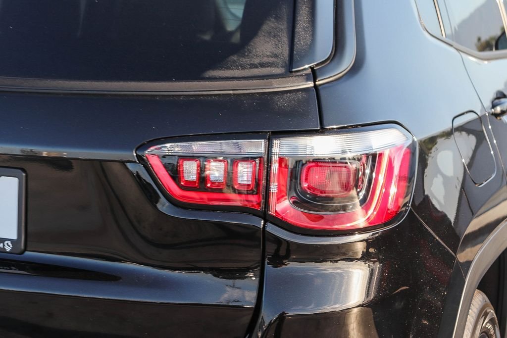 New 2026 Diamond Black Jeep Latitude image 10