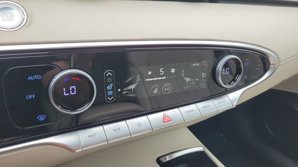 2025 GENESIS GV70 Sport - Photo 18