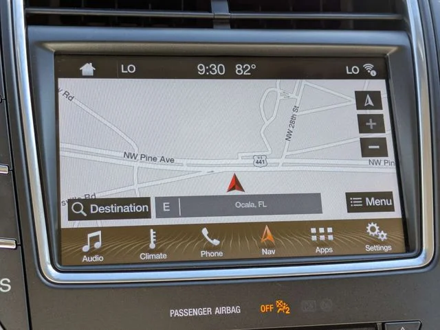 Certified Used 2017 White Gold Metallic Lincoln Select image 22