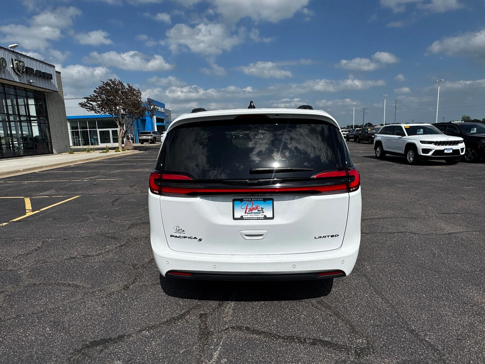 Used 2025 Bright White Clearcoat Chrysler Limited image 8