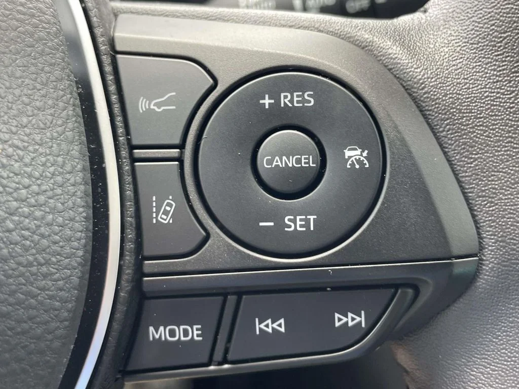 Used 2025 Wind Chill Pearl Toyota XLE Premium image 22