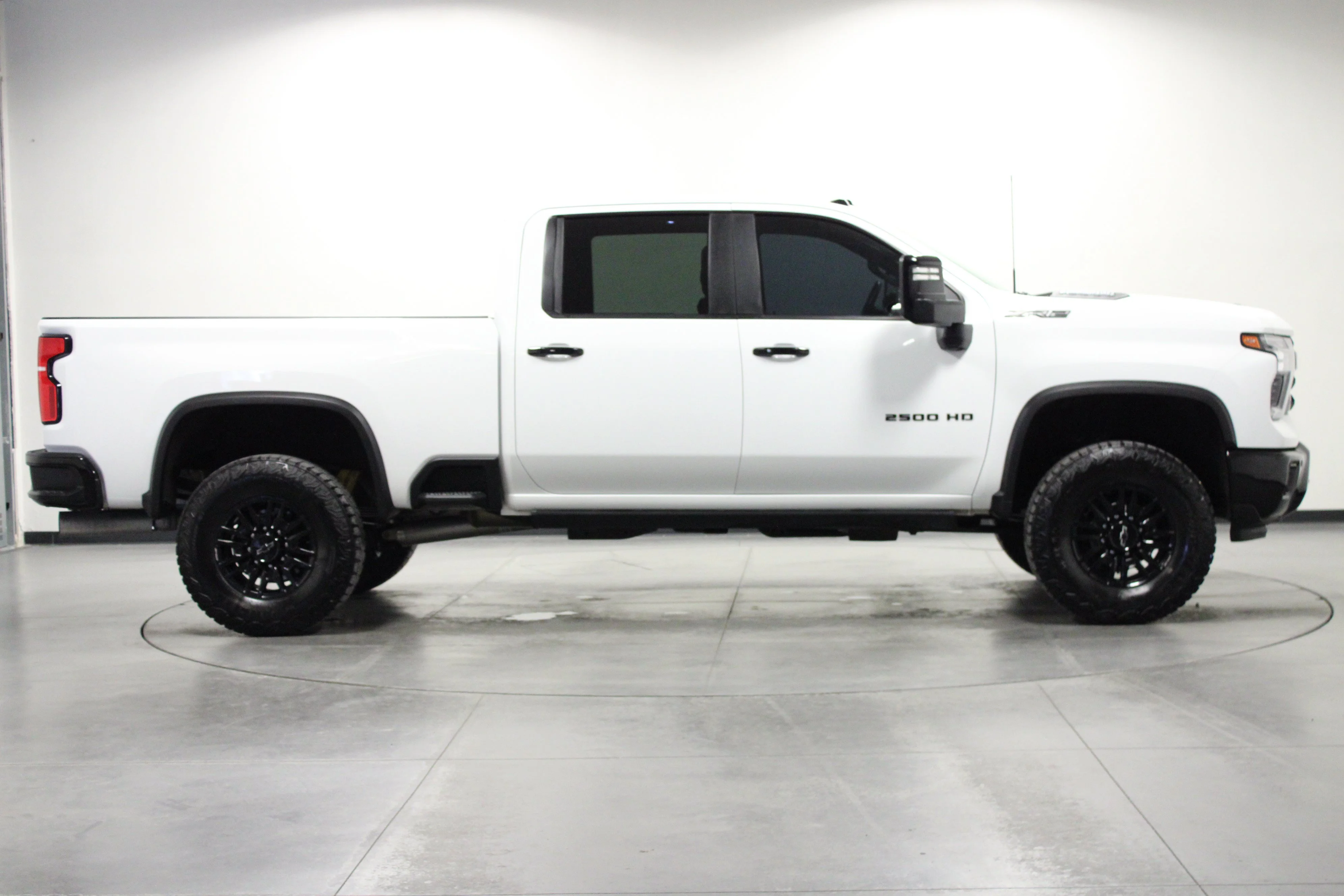 Used 2025 Summit White Chevrolet ZR2 image 3