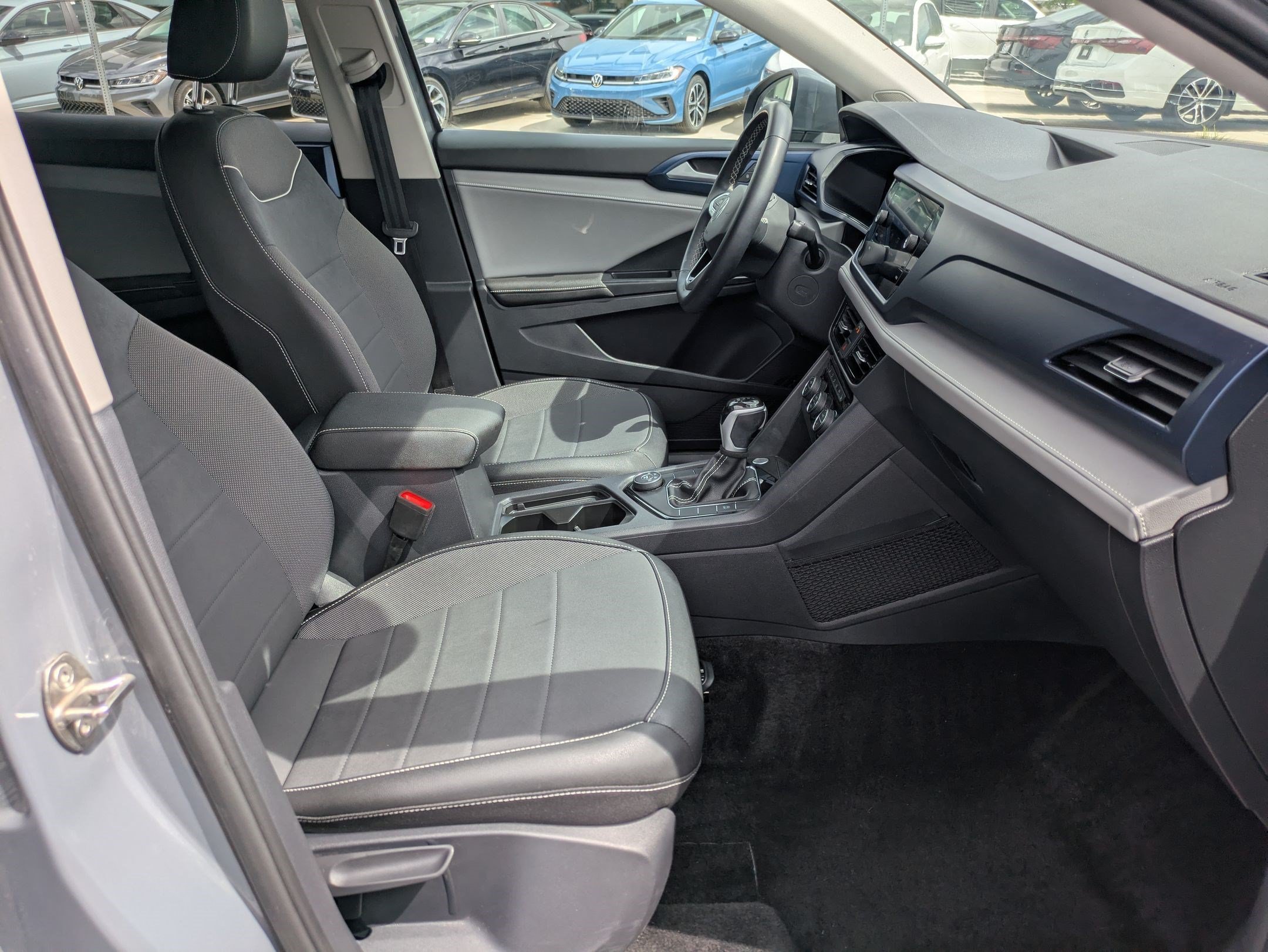 Certified Used 2024 Platinum Gray Metallic Volkswagen SE image 31