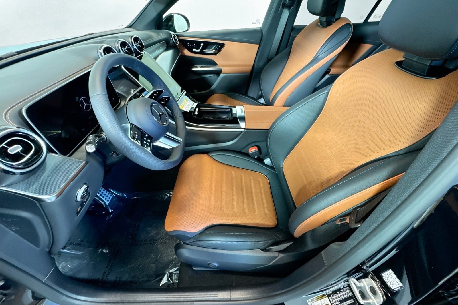 New 2026 Black Mercedes-Benz GLC 300 image 18