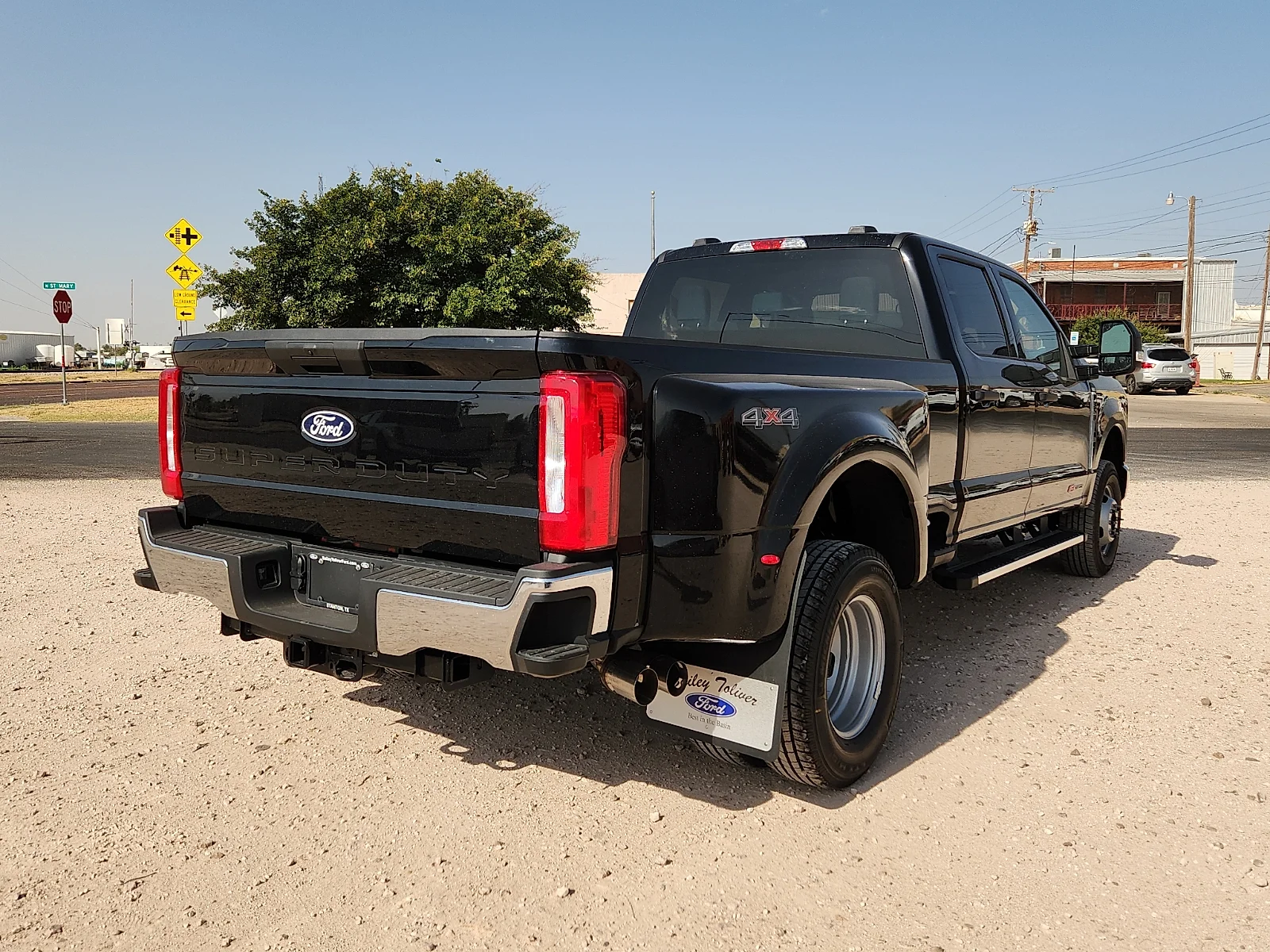New 2027 Agate Black Metallic Ford XLT image 7
