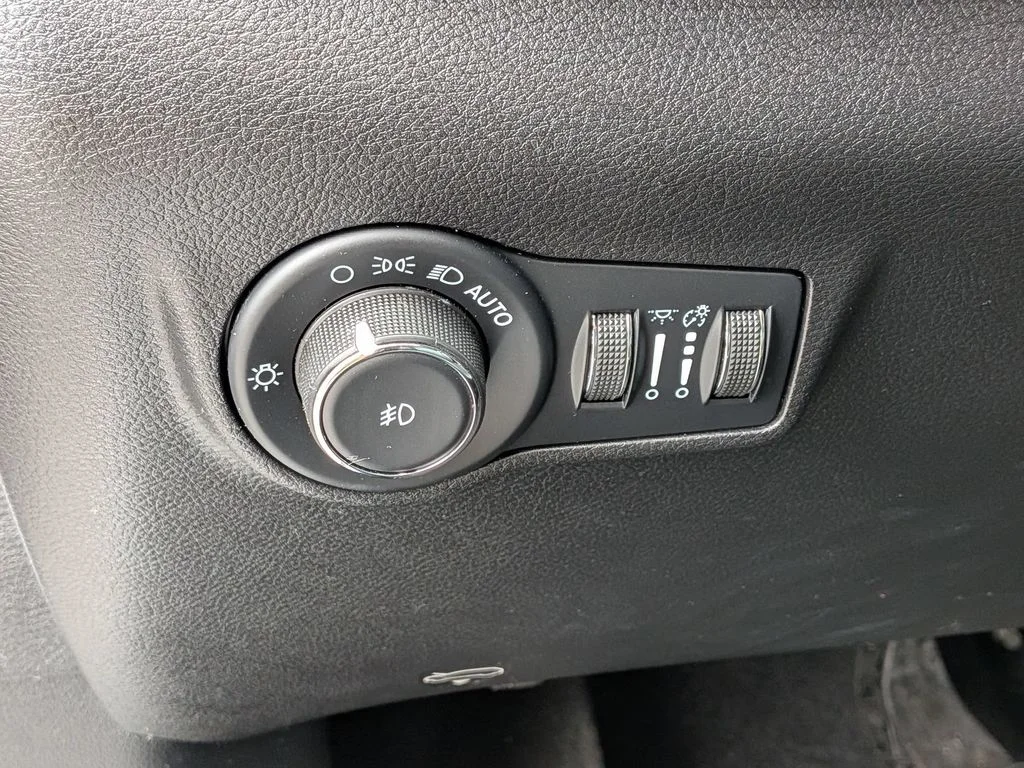 Used 2023 White Jeep Limited image 14
